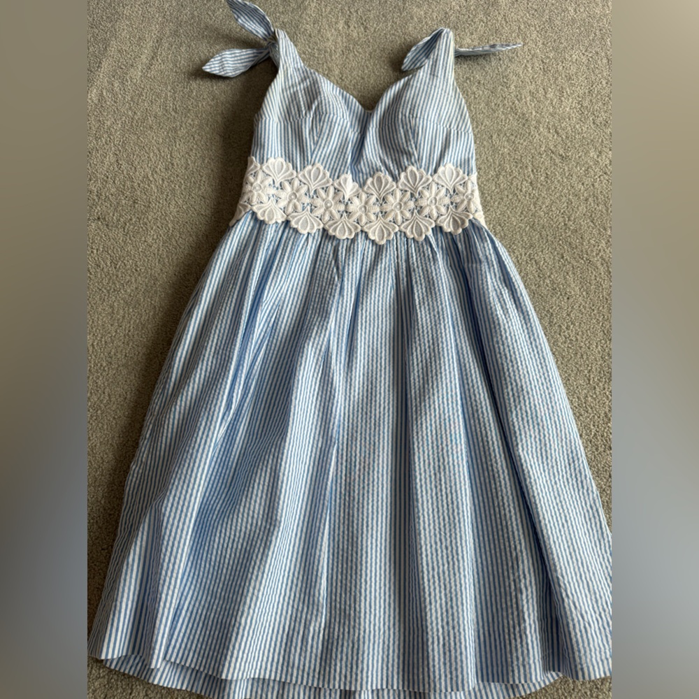 🩵Lilly Pulitzer Blue/White Pinstriped Dress with Lace Accents🩵